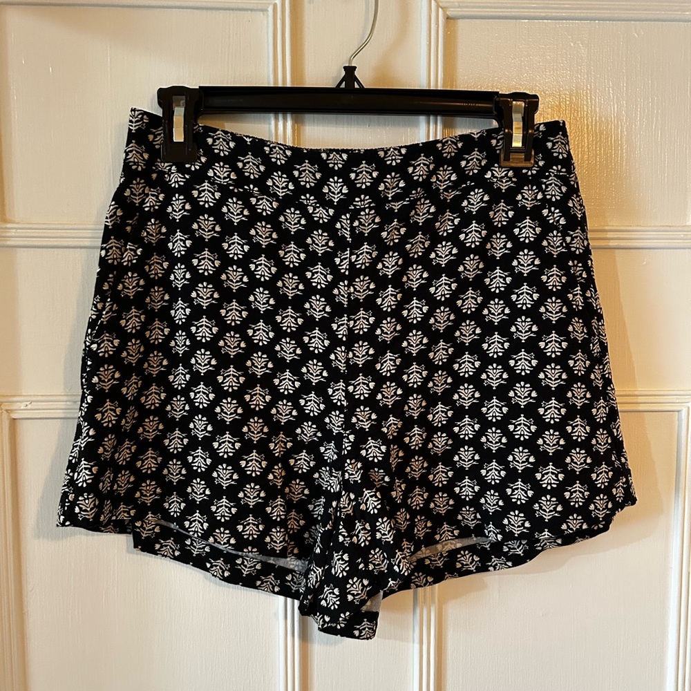 Old Navy Black and White Block Print Patterned High Waist Shorts